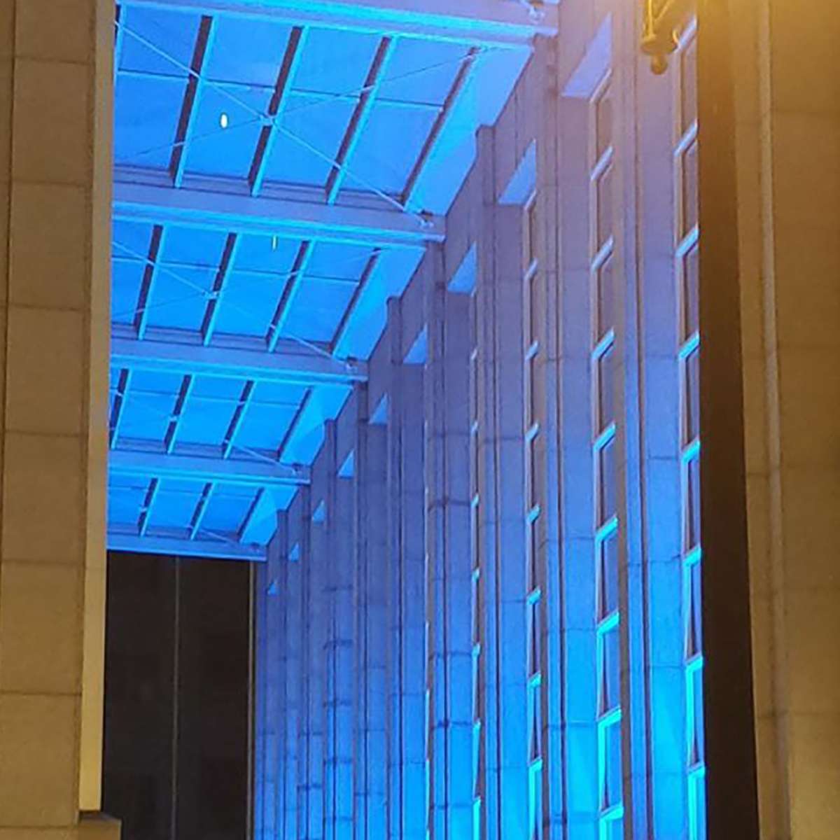 Chicago buildings glow blue for peace - ABC7 Chicago