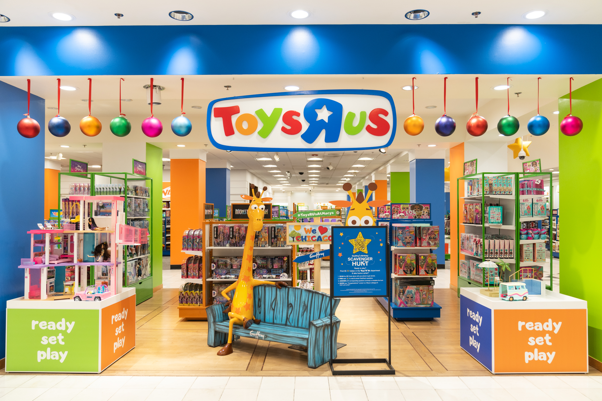 Toys R Us in Macy s Loop Chicago