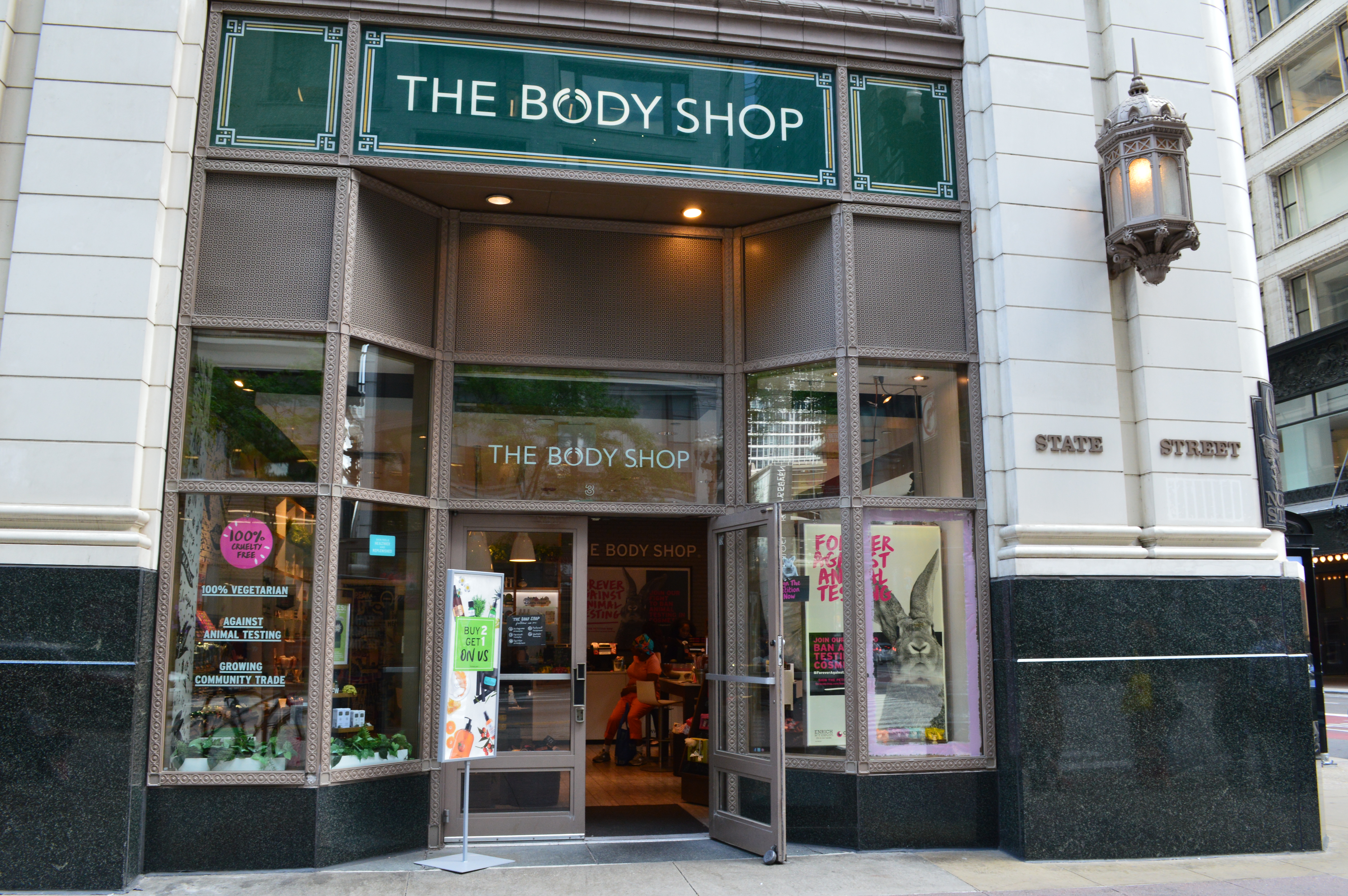 State Street Shopping Guide  Boutiques & Stores in Chicago's Loop