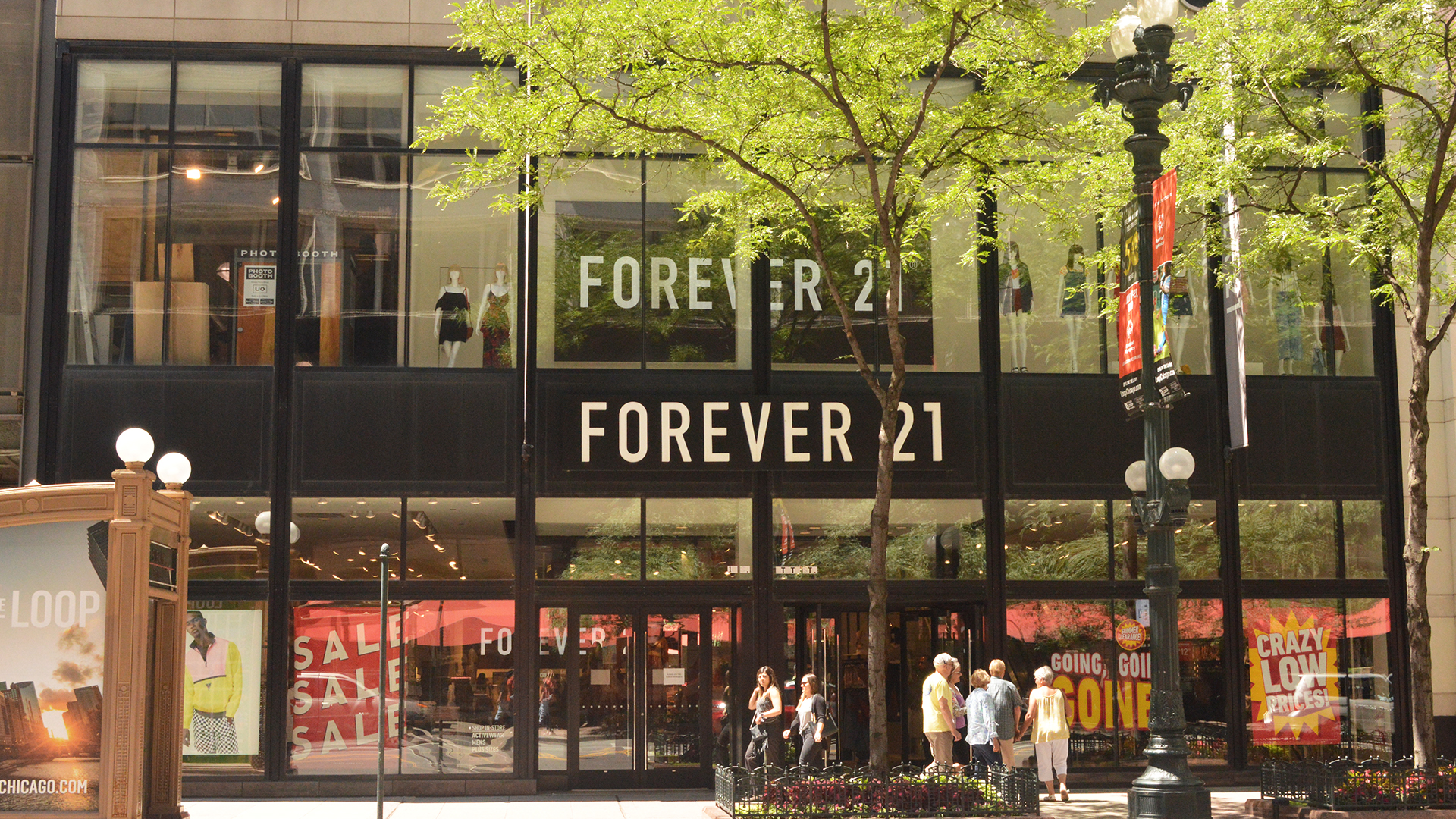 Ad  Hey y'all come visit the new @FOREVER 21 inside Chicago
