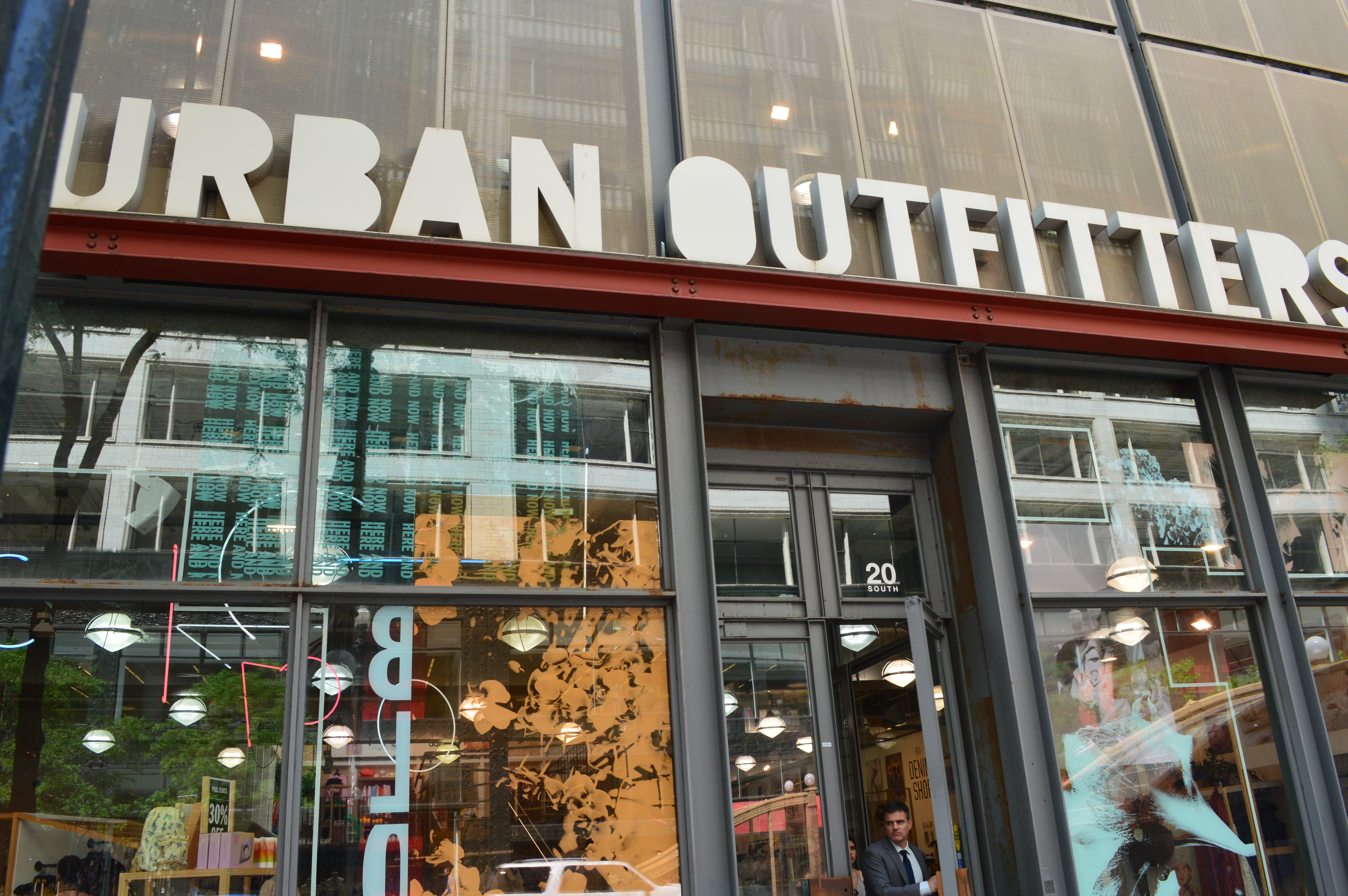Which retailers are open for business in the Loop?