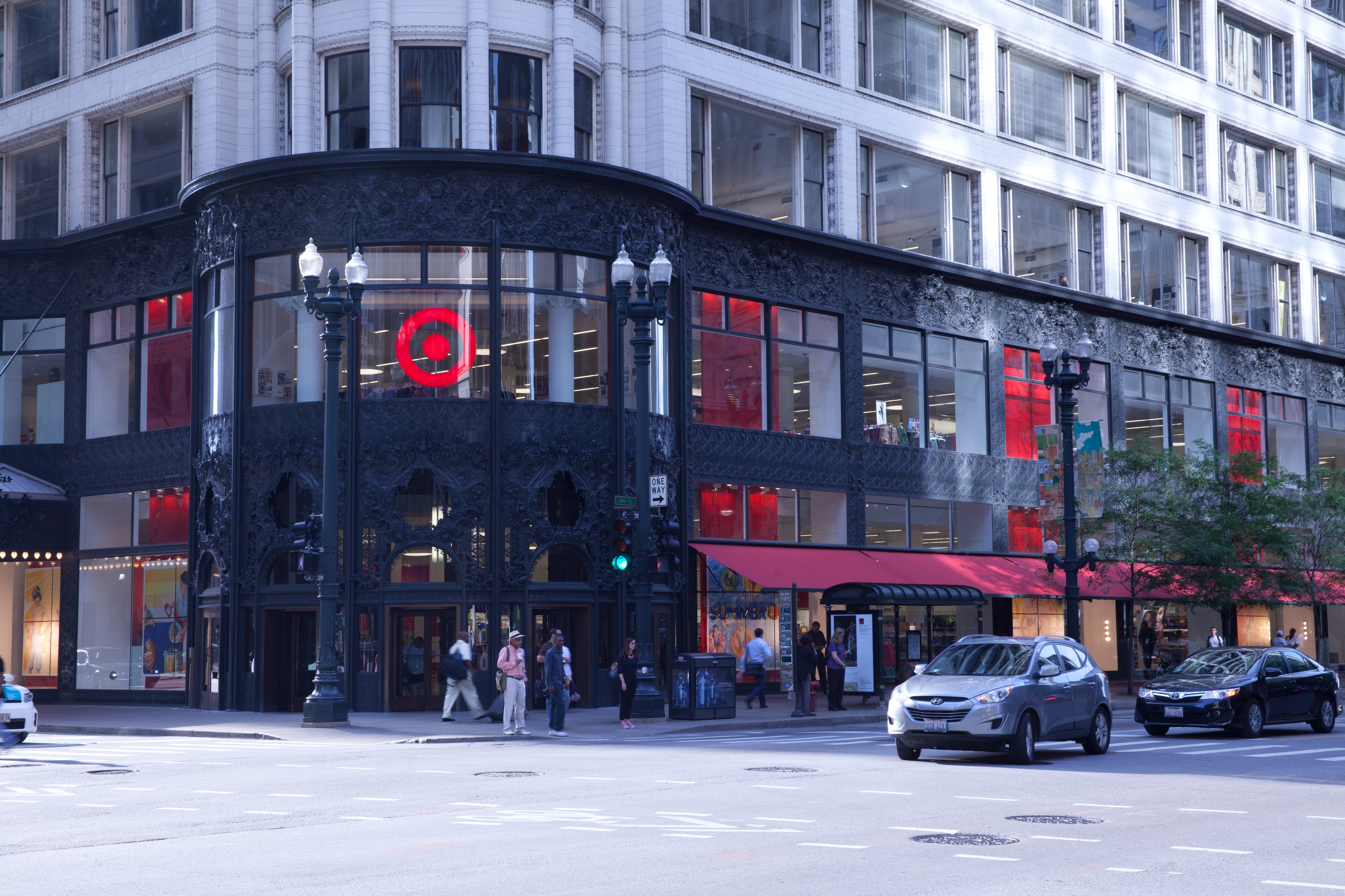 Chicago's First  Go Store Opens In The Loop