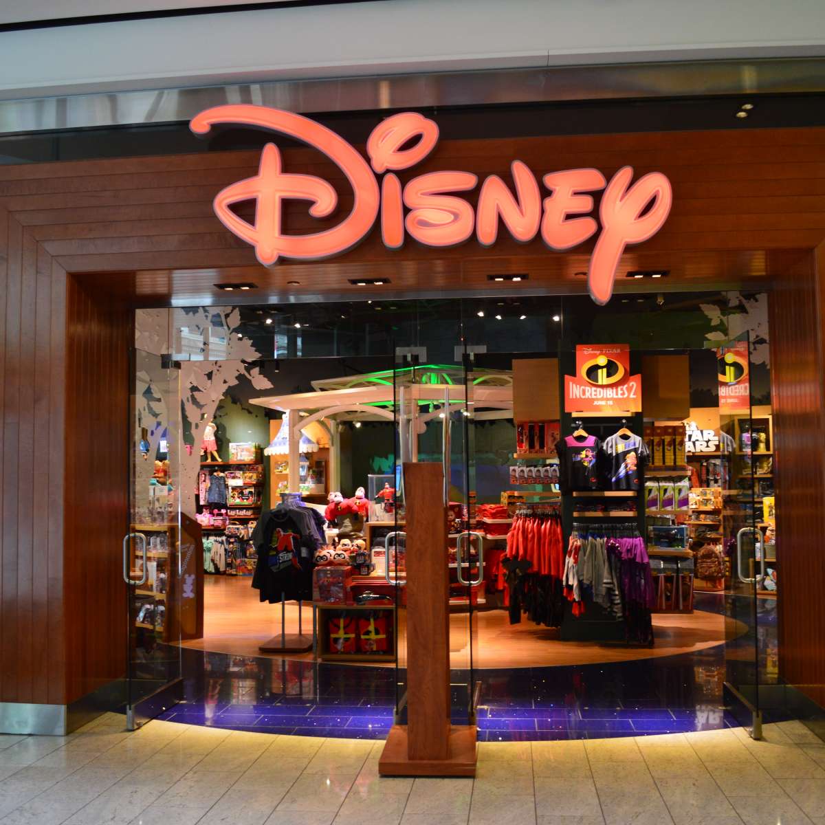 Disney Store State Street Chicago IL  FillWzEyMDAsMTIwMF0.JPG