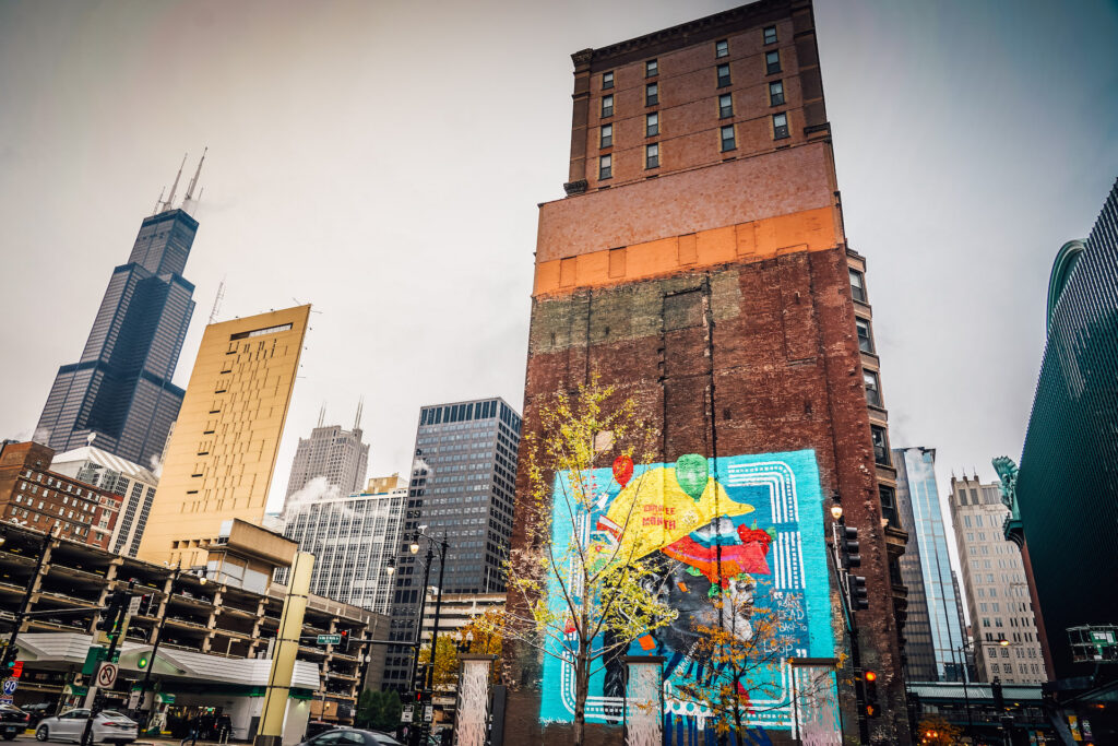 Chicago Loop Alliance commissions mural honoring Loop workers